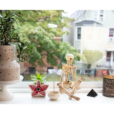 Silver Buffalo Stranger Things Demogorgon 3-Inch Ceramic Mini Planter With Artificial Succulent 7 Silver Buffalo Stranger Things Demogorgon 3-Inch Ceramic Mini Planter With Artificial Succulent - Image 5